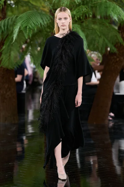 Look 25